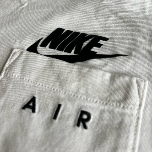Nike Air Pocket Tee - Picture 2 of 3